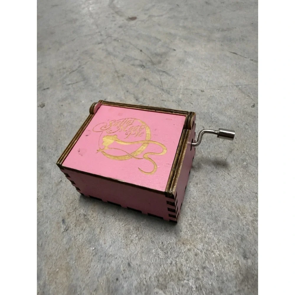 Sailor Moon Design Pink Wooden Manual Hand Crank Crank-Operated Music Box